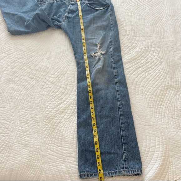 Levi’s 501 Original Button Fly 33x34 Distressed Light Wash Straight Jeans - Picture 10 of 10